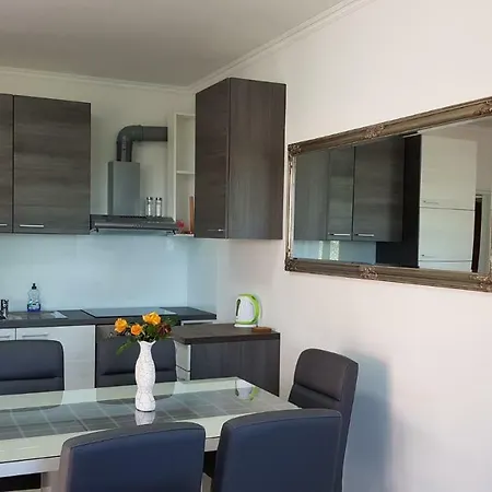 Newly Renovated Apartment;100m To The Beach!!! Appartamento