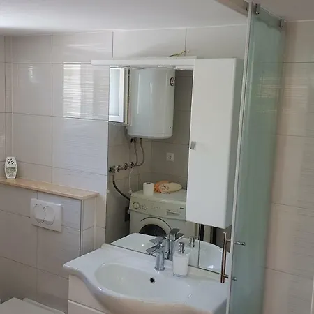 Newly Renovated Apartment;100m To The Beach!!!