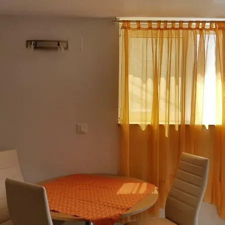 Newly Renovated Apartment;100m To The Beach!!! *